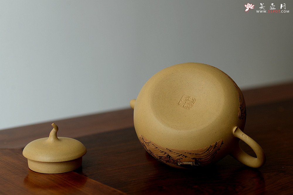 紫砂壶图片：顾小英全手作品  饱满厚润 型丰留意 泥绘装饰 匏瓜 - 宜兴紫砂壶网