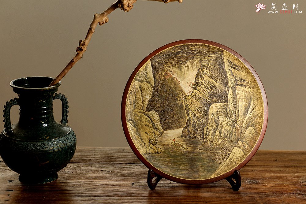 紫砂壶图片：张听刚新意装饰 山水挂盘 紫砂着色 韵味十足 精品~ - 宜兴紫砂壶网