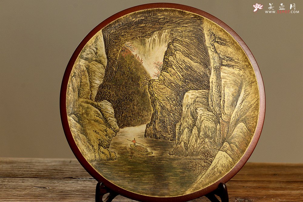 紫砂壶图片：张听刚新意装饰 山水挂盘 紫砂着色 韵味十足 精品~ - 宜兴紫砂壶网