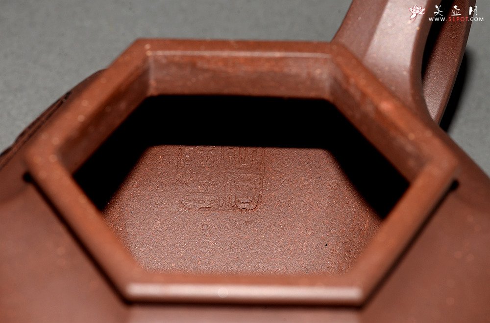 紫砂壶图片：刘世涛新作 紫砂和书画的碰撞~ 文气袭人 全手六方掇球 证书是壶之拓片 - 宜兴紫砂壶网