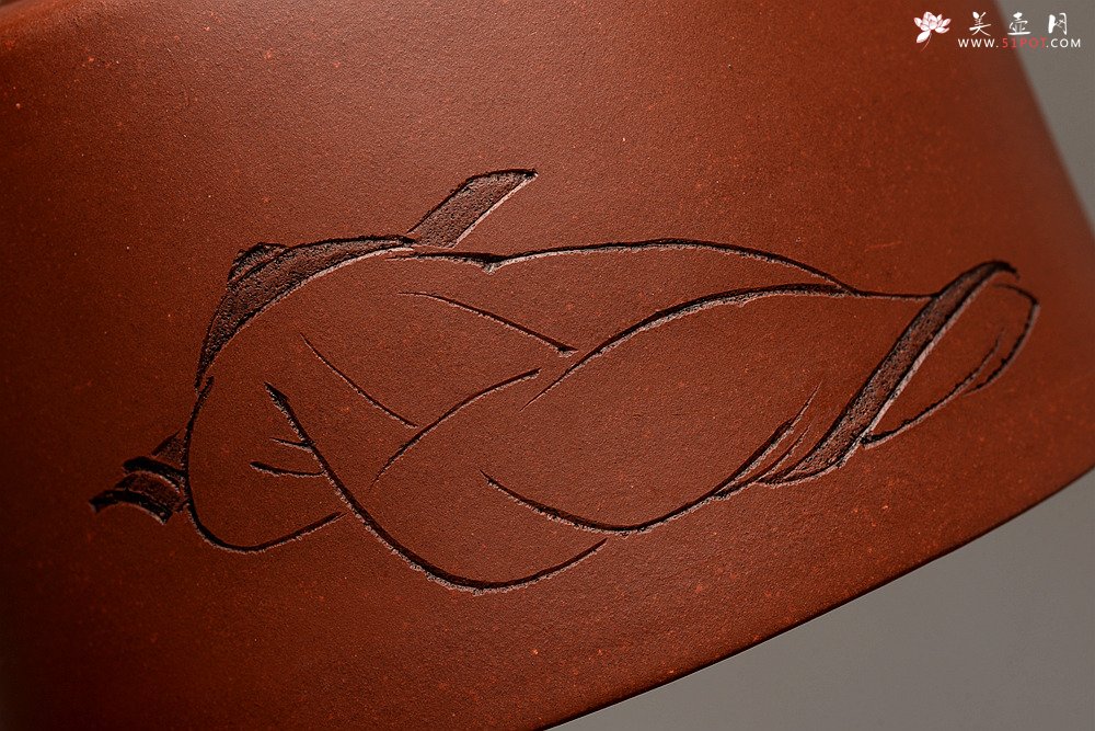 紫砂壶图片：陆逸舟精心装饰 素雅之作 挺拔俊秀 全手曼生提梁  - 宜兴紫砂壶网