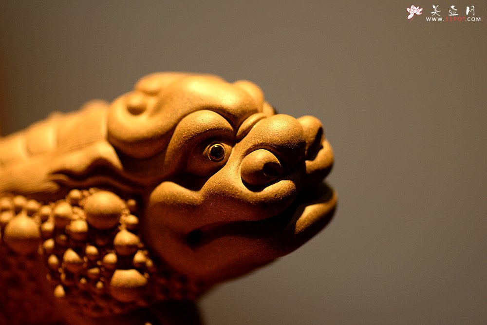 紫砂壶图片：优质段泥 做工精致 镇宅茶宠 - 宜兴紫砂壶网