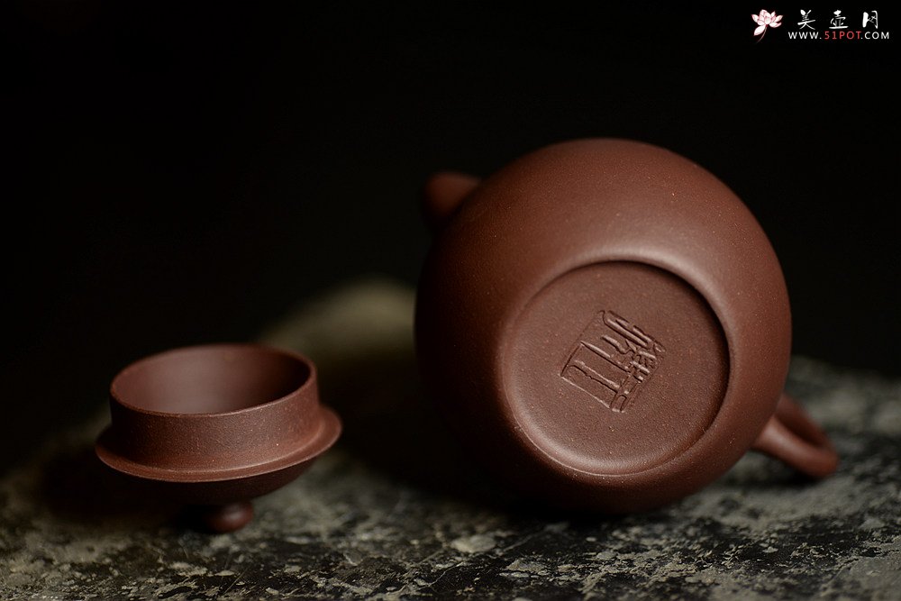 紫砂壶图片：娇小可人 老紫泥 传统经典  全手小文旦 - 宜兴紫砂壶网