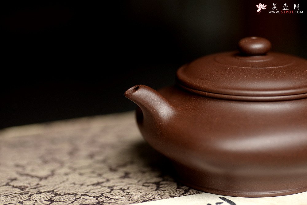 紫砂壶图片：美壶特惠 线条流畅 方圆之美 实用佳品 四方虚扁 - 宜兴紫砂壶网