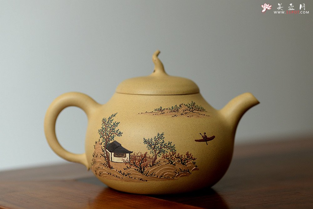 紫砂壶图片：顾小英全手作品  饱满厚润 型丰留意 泥绘装饰 匏瓜 - 宜兴紫砂壶网