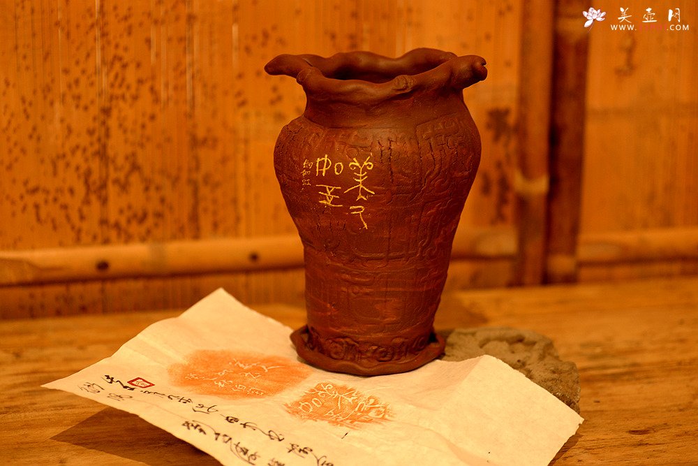 紫砂壶图片：全手文房雅玩之鼎 造型古拙  - 宜兴紫砂壶网