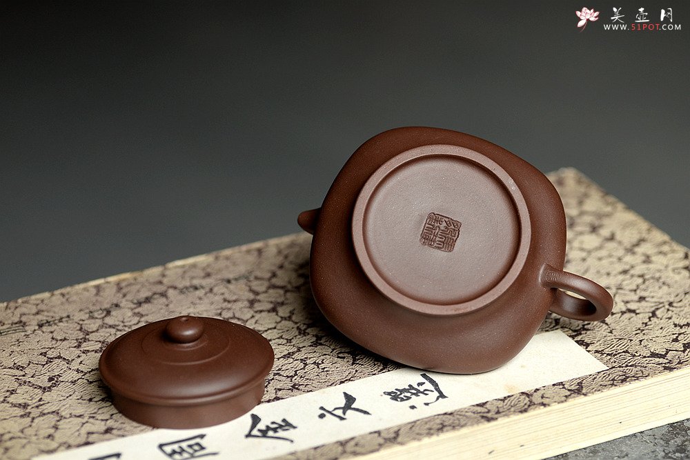 紫砂壶图片：美壶特惠 线条流畅 方圆之美 实用佳品 四方虚扁 - 宜兴紫砂壶网