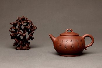 紫砂壶图片：俊秀之作 清悟 张听刚精心装饰   - 宜兴紫砂壶网