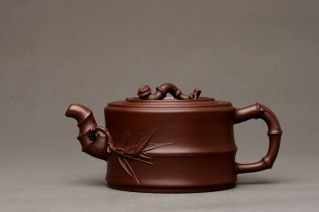 紫砂壶图片：顾正芳新作 苍劲有力 厚重大方  全手竹段 经典 陈腐老紫泥 - 宜兴紫砂壶网