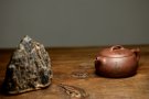 紫砂壶图片：张听刚精心装饰 大口实用 全手融古 - 宜兴紫砂壶网