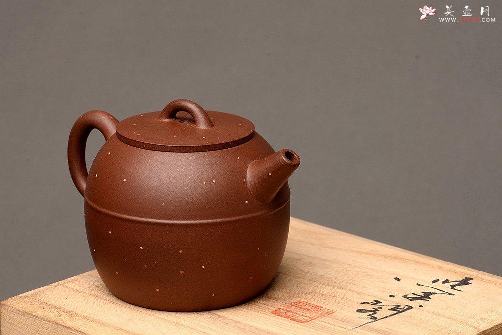 紫砂壶图片：王微全手新品 做工精致 全手铺砂巨轮 杀茶利器  - 宜兴紫砂壶网