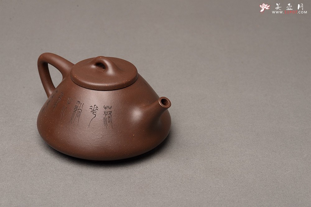 紫砂壶图片：周路健乙未冬全手精品力作 摹李寒勇子冶石瓢 耐品劲道 国师和石装饰 - 宜兴紫砂壶网