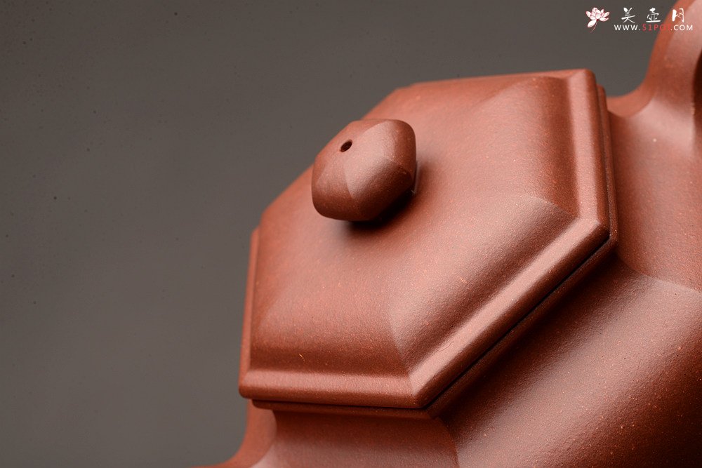 紫砂壶图片： 韧度十足  全手六方仿古  线条挺拔 端方雅正 - 宜兴紫砂壶网