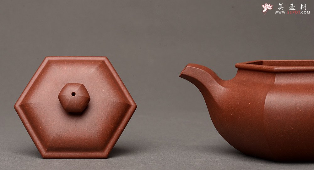 紫砂壶图片： 韧度十足  全手六方仿古  线条挺拔 端方雅正 - 宜兴紫砂壶网