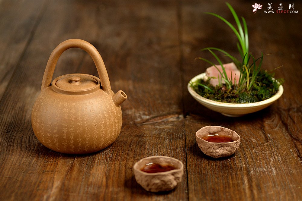 紫砂壶图片：淞庐作品 雅致文气 煮茶品茗~全手心经提梁 - 宜兴紫砂壶网