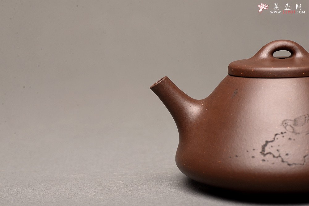 紫砂壶图片：周路健乙未冬全手精品力作 摹李寒勇子冶石瓢 耐品劲道 国师和石装饰 - 宜兴紫砂壶网