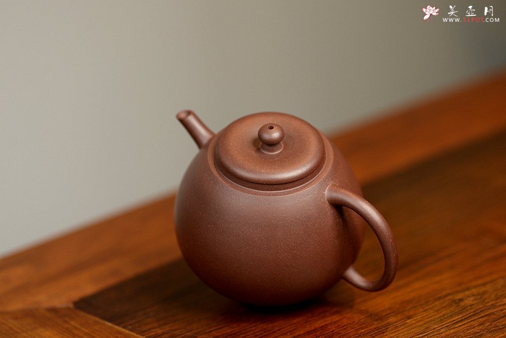 紫砂壶图片：美壶特惠 谭华斌近作 小龙蛋 钢管直流~球孔 古拙有味 - 宜兴紫砂壶网