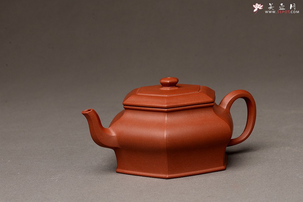 紫砂壶图片：何卫枫全手新品 线条清晰流畅 全手六方虚扁 - 宜兴紫砂壶网