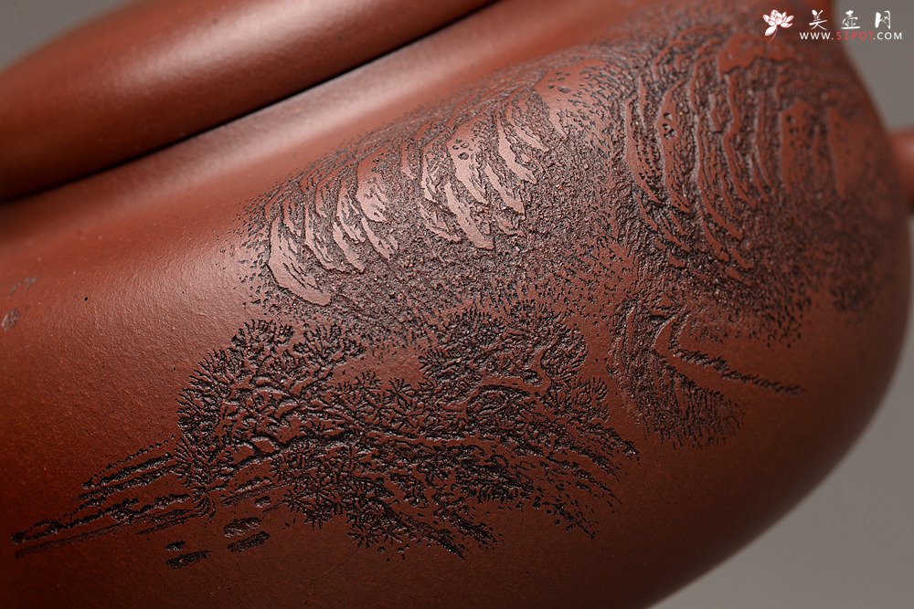 紫砂壶图片：李彦雄精刻山水 道洪风格之全手玉韵  精品之作 - 宜兴紫砂壶网