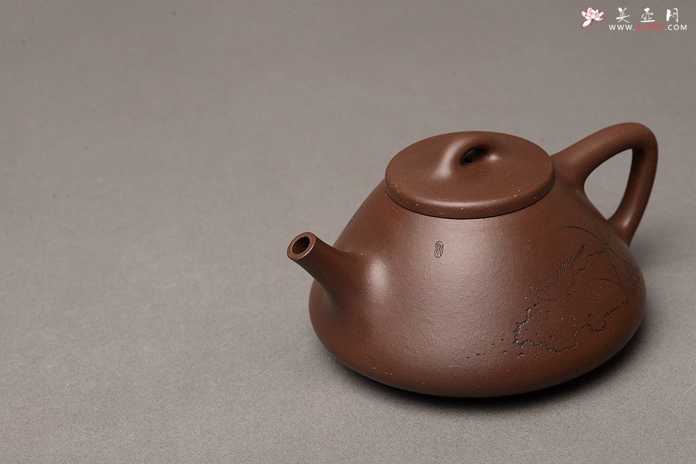 紫砂壶图片：周路健乙未冬全手精品力作 摹李寒勇子冶石瓢 耐品劲道 国师和石装饰 - 宜兴紫砂壶网