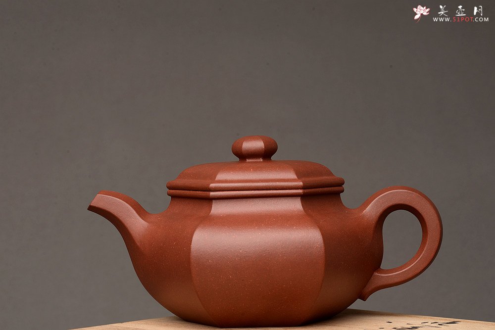 紫砂壶图片： 韧度十足  全手六方仿古  线条挺拔 端方雅正 - 宜兴紫砂壶网