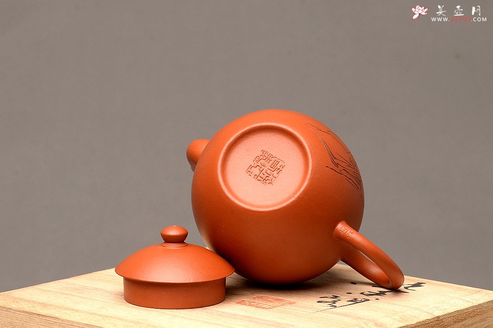 紫砂壶图片：徐亚春新品 优质朱泥 秀气可人 元静 游心堂主人装饰 - 宜兴紫砂壶网