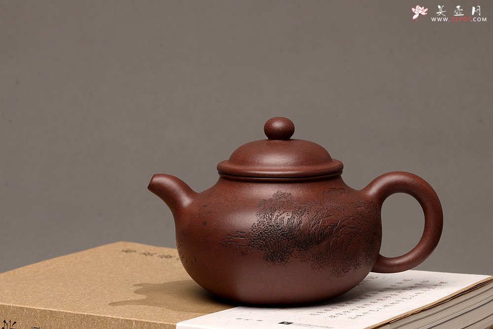 紫砂壶图片：优质老底料 李彦雄通景山水 全手掇球 饱满厚重 精品 - 宜兴紫砂壶网