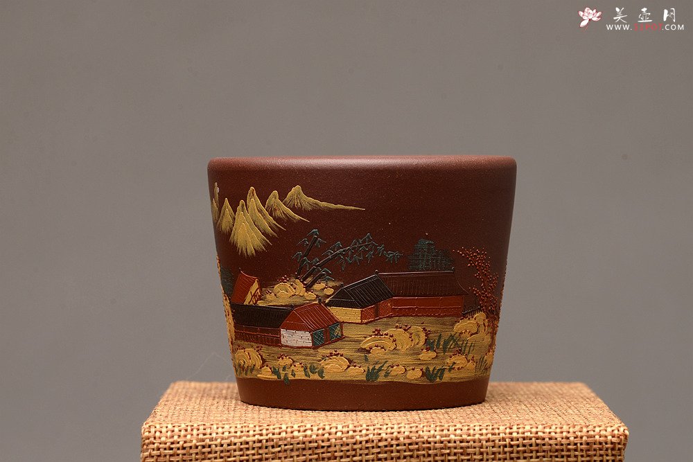 紫砂壶图片：美壶定制 主人杯 泥绘通景山水 古朴雅致 - 宜兴紫砂壶网