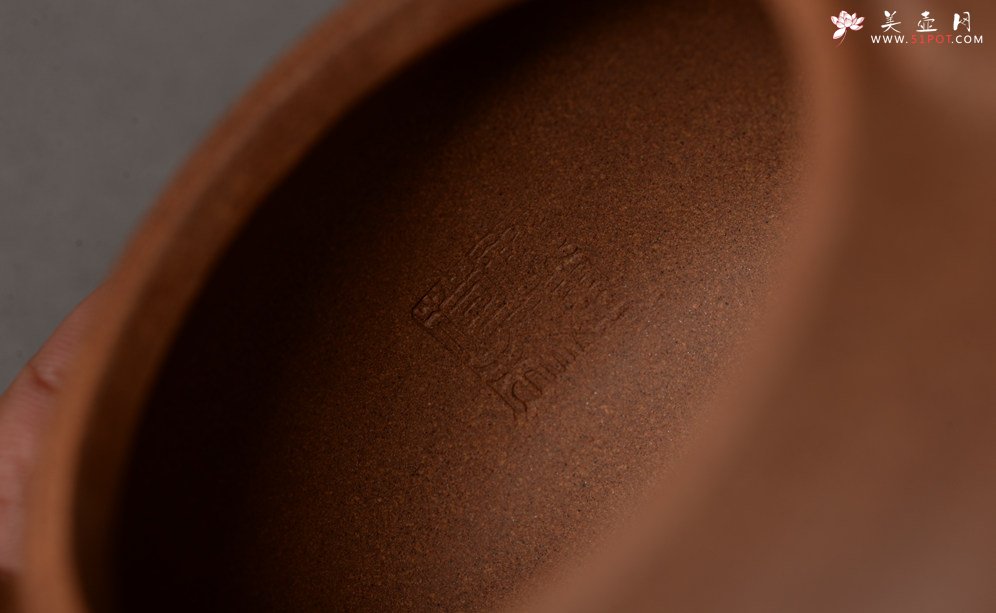 紫砂壶图片：钱建荷全手新作 书房茗器 博古提梁 做工精致 浑厚大气 - 宜兴紫砂壶网