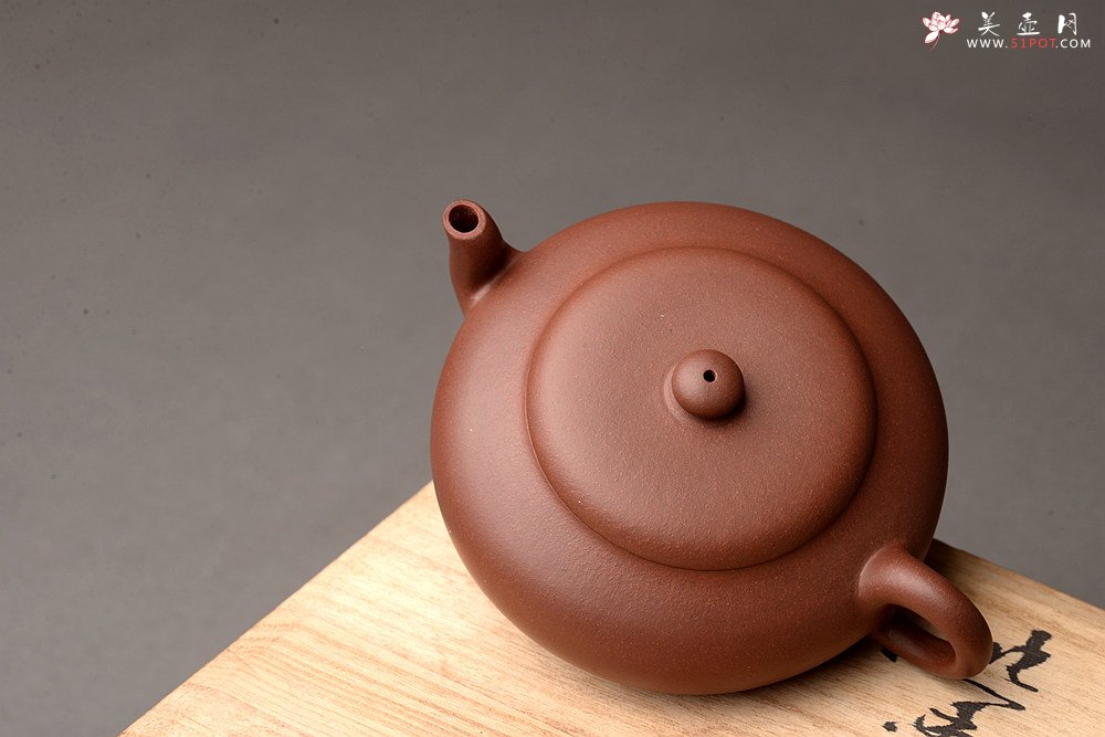 紫砂壶图片：王薇乙未年冬 娇小可人 明清意韵 把玩实用 全手扁梨 - 宜兴紫砂壶网