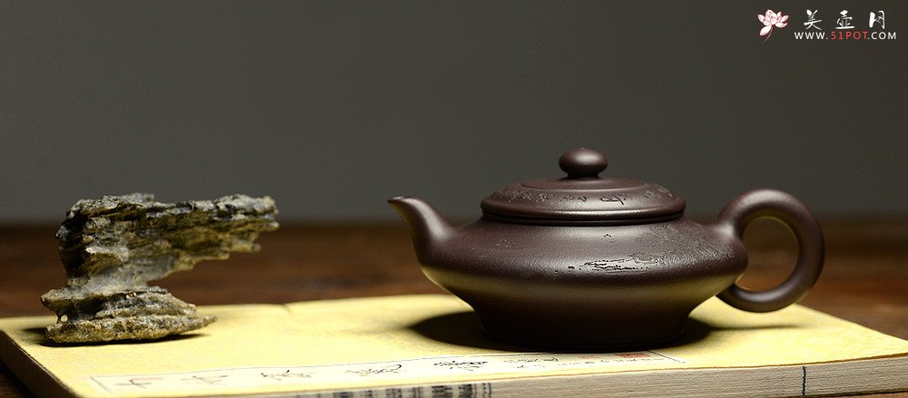 紫砂壶图片：精心之作 通景虚扁  李彦雄代表作 原矿老紫泥 - 宜兴紫砂壶网