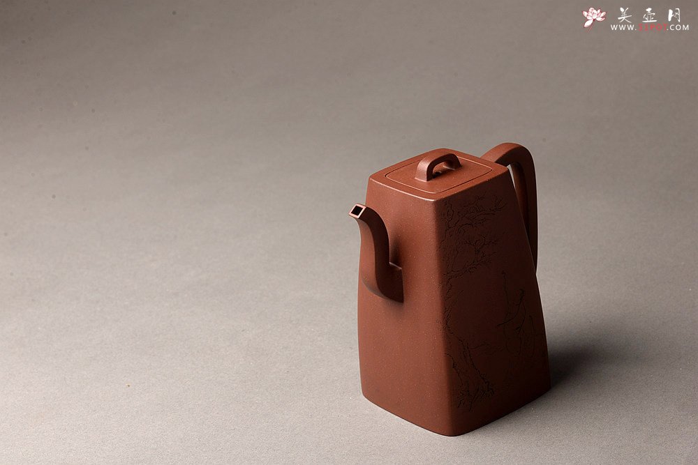 紫砂壶图片：何卫枫乙未冬全手新作 强强联合 国师赵辉文气装饰 高士怀古 四方云鼎 - 宜兴紫砂壶网