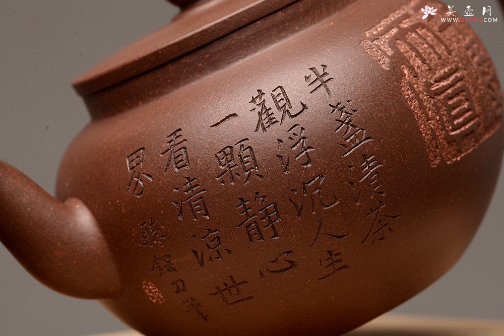 紫砂壶图片：张听钢精刻之作 全手平盖莲子 耐品古朴 油润老紫泥调砂 - 宜兴紫砂壶网