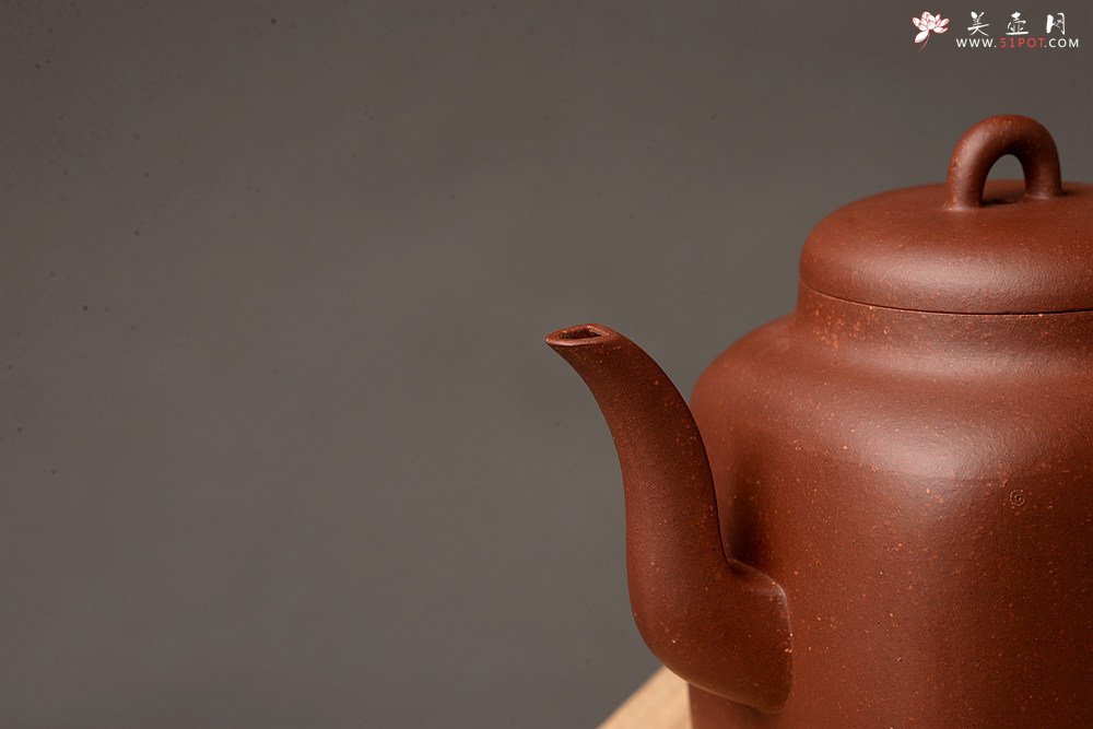 紫砂壶图片：于洪跃全手新品 方圆结合 挺拔劲美 柔与刚  印方 - 宜兴紫砂壶网