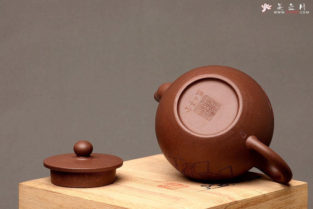 紫砂壶图片：张听钢精刻之作 全手平盖莲子 耐品古朴 油润老紫泥调砂 - 宜兴紫砂壶网