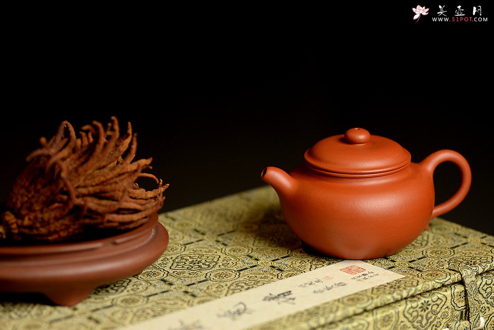 紫砂壶图片：优质朱泥 娇艳迷人 全手仿古 传统实用 - 宜兴紫砂壶网