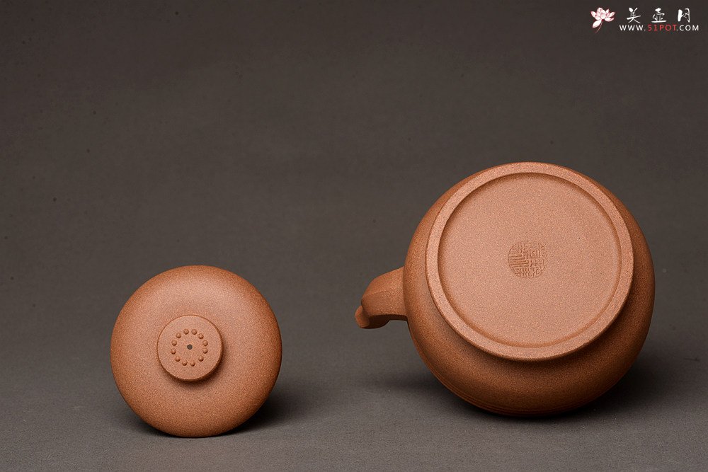 紫砂壶图片：钱建荷全手新作 书房茗器 博古提梁 做工精致 浑厚大气 - 宜兴紫砂壶网