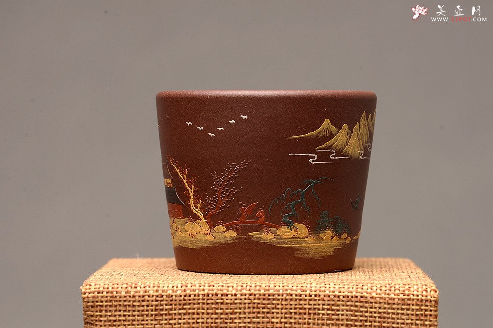 紫砂壶图片：美壶定制 主人杯 泥绘通景山水 古朴雅致 - 宜兴紫砂壶网