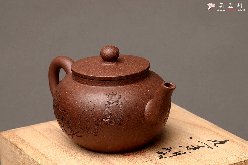 紫砂壶图片：张听钢精刻之作 全手平盖莲子 耐品古朴 油润老紫泥调砂 - 宜兴紫砂壶网