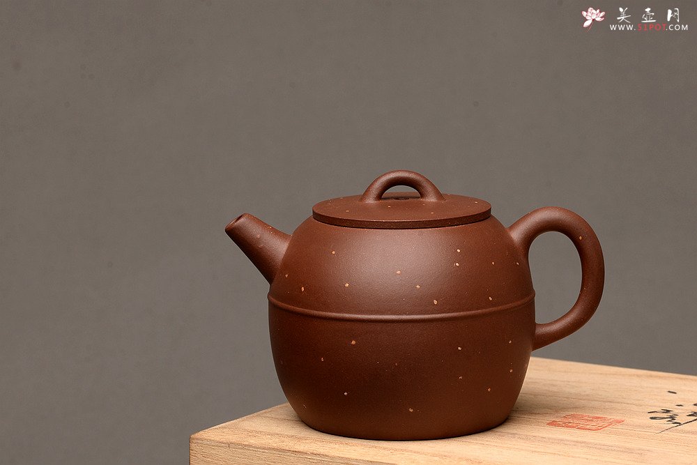 紫砂壶图片：王微全手新品 做工精致 全手铺砂巨轮 杀茶利器  - 宜兴紫砂壶网