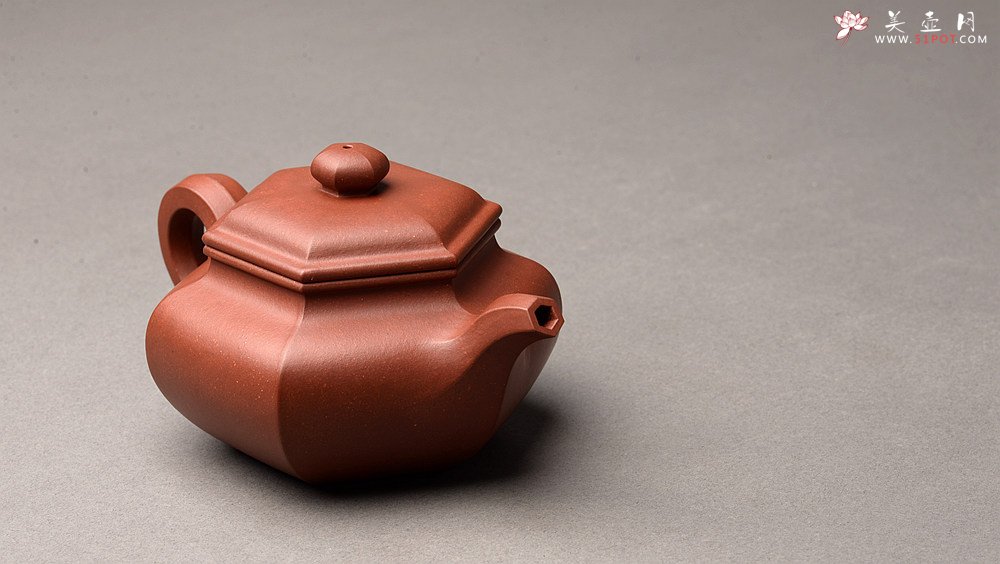 紫砂壶图片： 韧度十足  全手六方仿古  线条挺拔 端方雅正 - 宜兴紫砂壶网