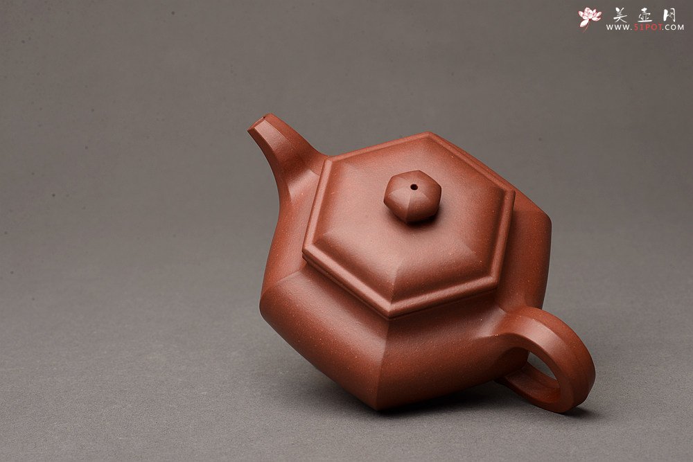 紫砂壶图片： 韧度十足  全手六方仿古  线条挺拔 端方雅正 - 宜兴紫砂壶网