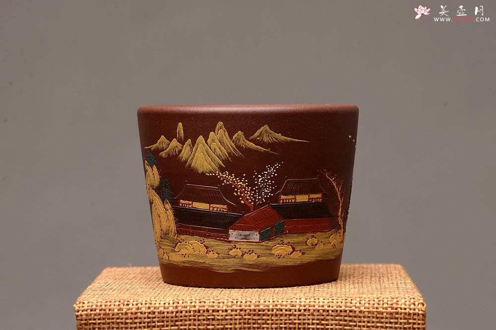 紫砂壶图片：美壶定制 主人杯 泥绘通景山水 古朴雅致 - 宜兴紫砂壶网