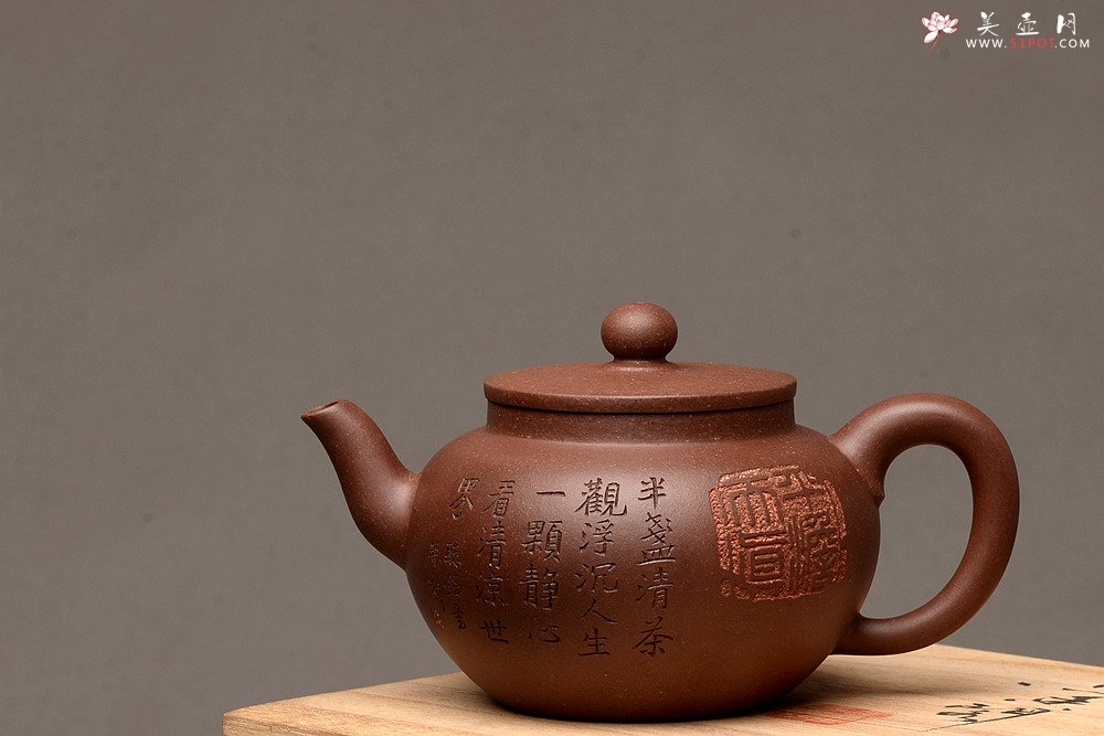 紫砂壶图片：张听钢精刻之作 全手平盖莲子 耐品古朴 油润老紫泥调砂 - 宜兴紫砂壶网