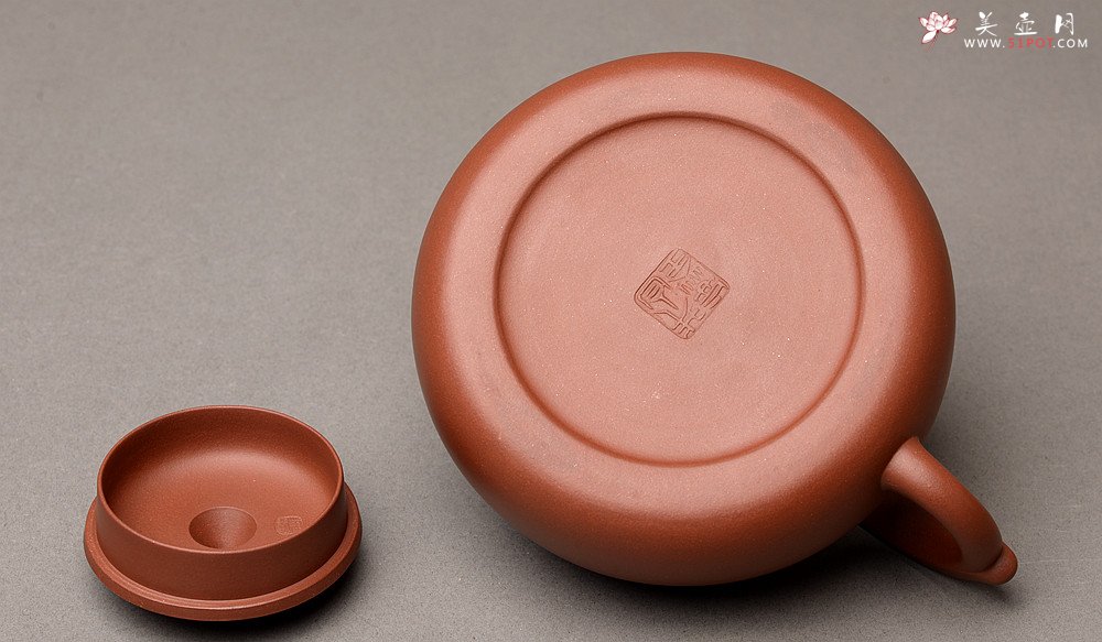 紫砂壶图片：万阗阗最新全手作品 厚重有韵致 线条严谨流畅 大蕴井栏 - 宜兴紫砂壶网