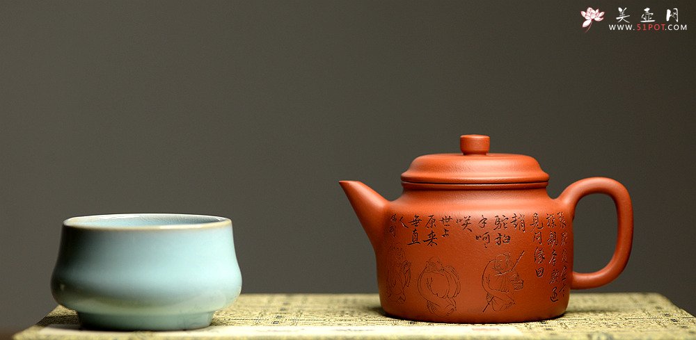 紫砂壶图片：钱伟刚精心装饰三陀图 经典实用 优质朱泥 德中 - 宜兴紫砂壶网