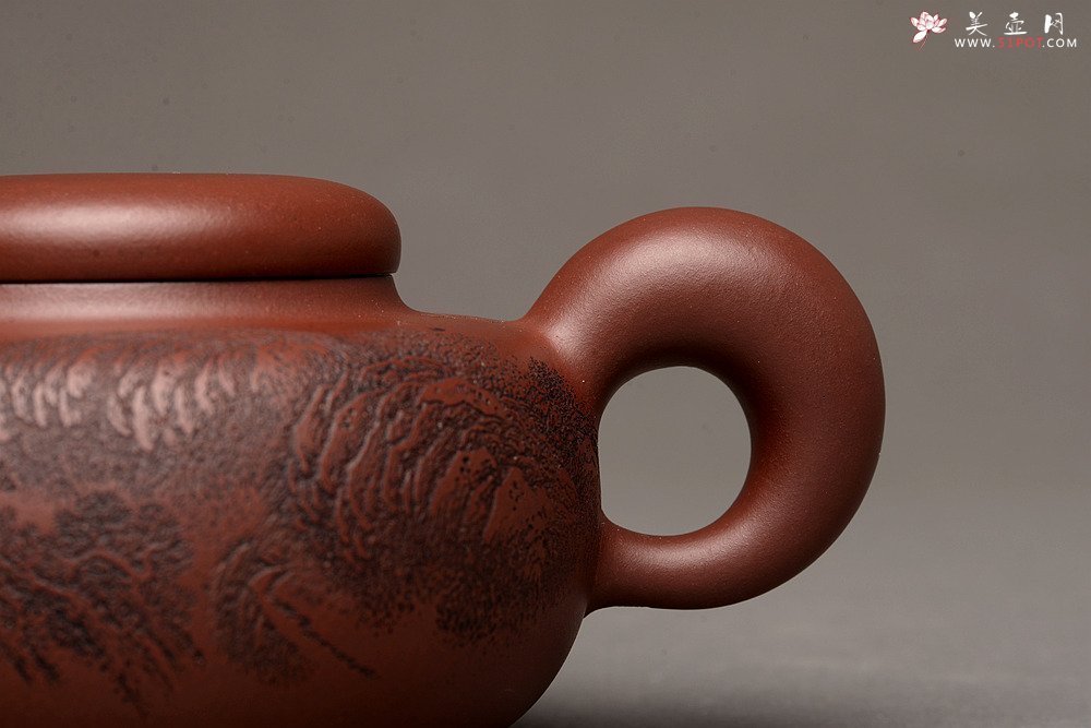 紫砂壶图片：李彦雄精刻山水 道洪风格之全手玉韵  精品之作 - 宜兴紫砂壶网