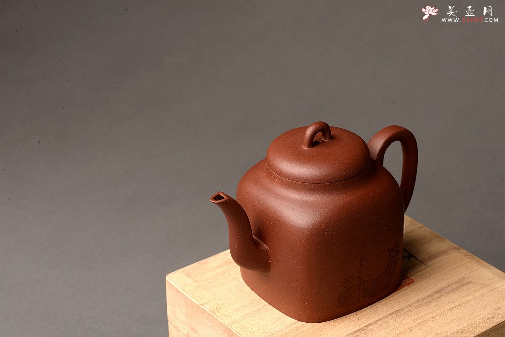 紫砂壶图片：于洪跃全手新品 方圆结合 挺拔劲美 柔与刚  印方 - 宜兴紫砂壶网