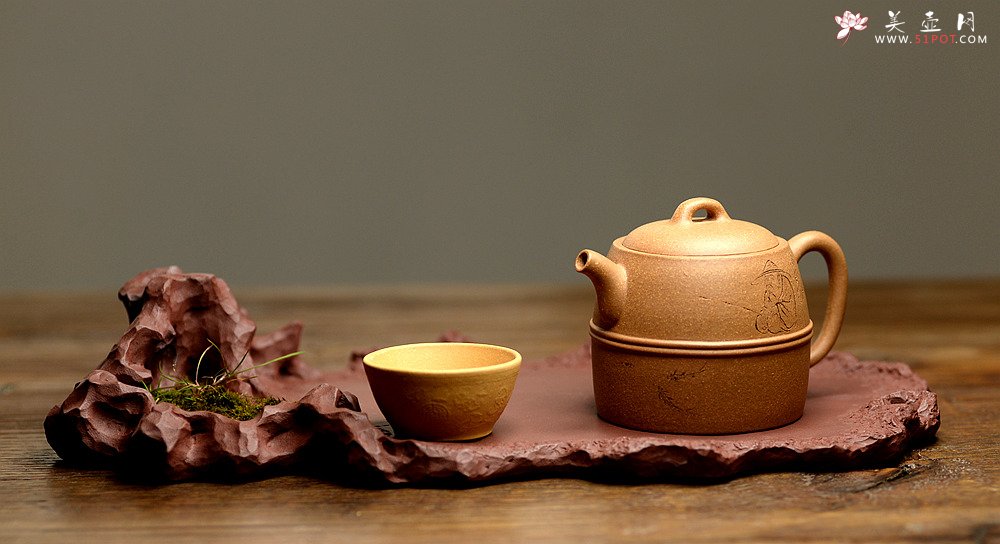 紫砂壶图片：国助工唐文新作 至雍壶 由游心堂主人装饰 - 宜兴紫砂壶网