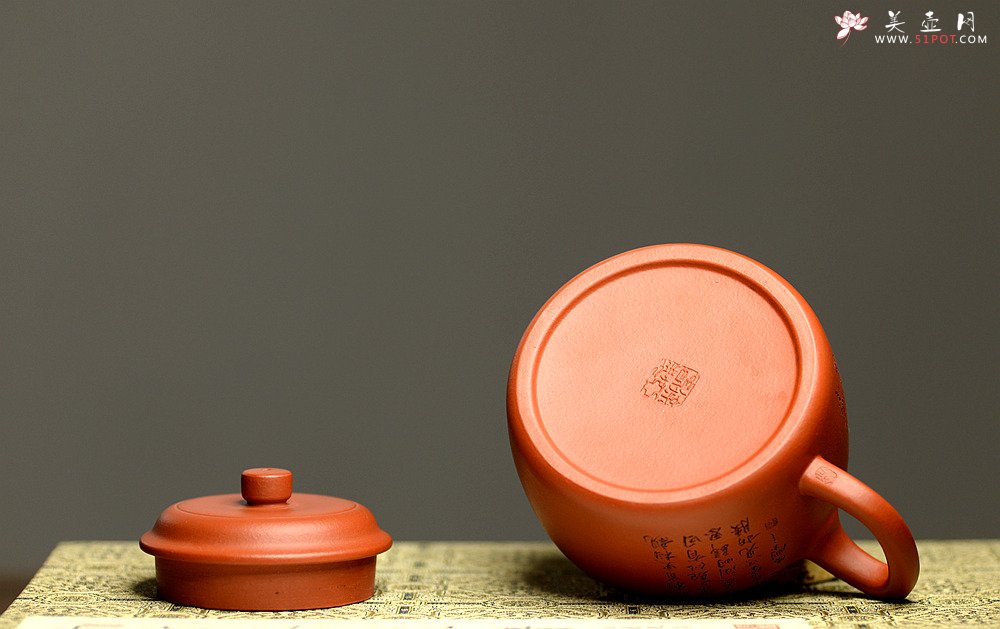 紫砂壶图片：钱伟刚精心装饰三陀图 经典实用 优质朱泥 德中 - 宜兴紫砂壶网